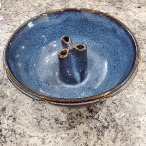 Ikebana floral arrangement pottery